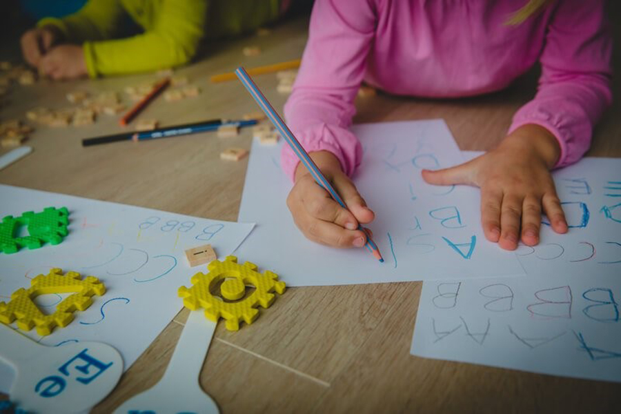 6 cách giúp mẹ dạy chữ cho bé nhanh và hiệu quả